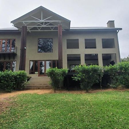 Villa Rostrata-On-Lake Hazyview Bagian luar foto